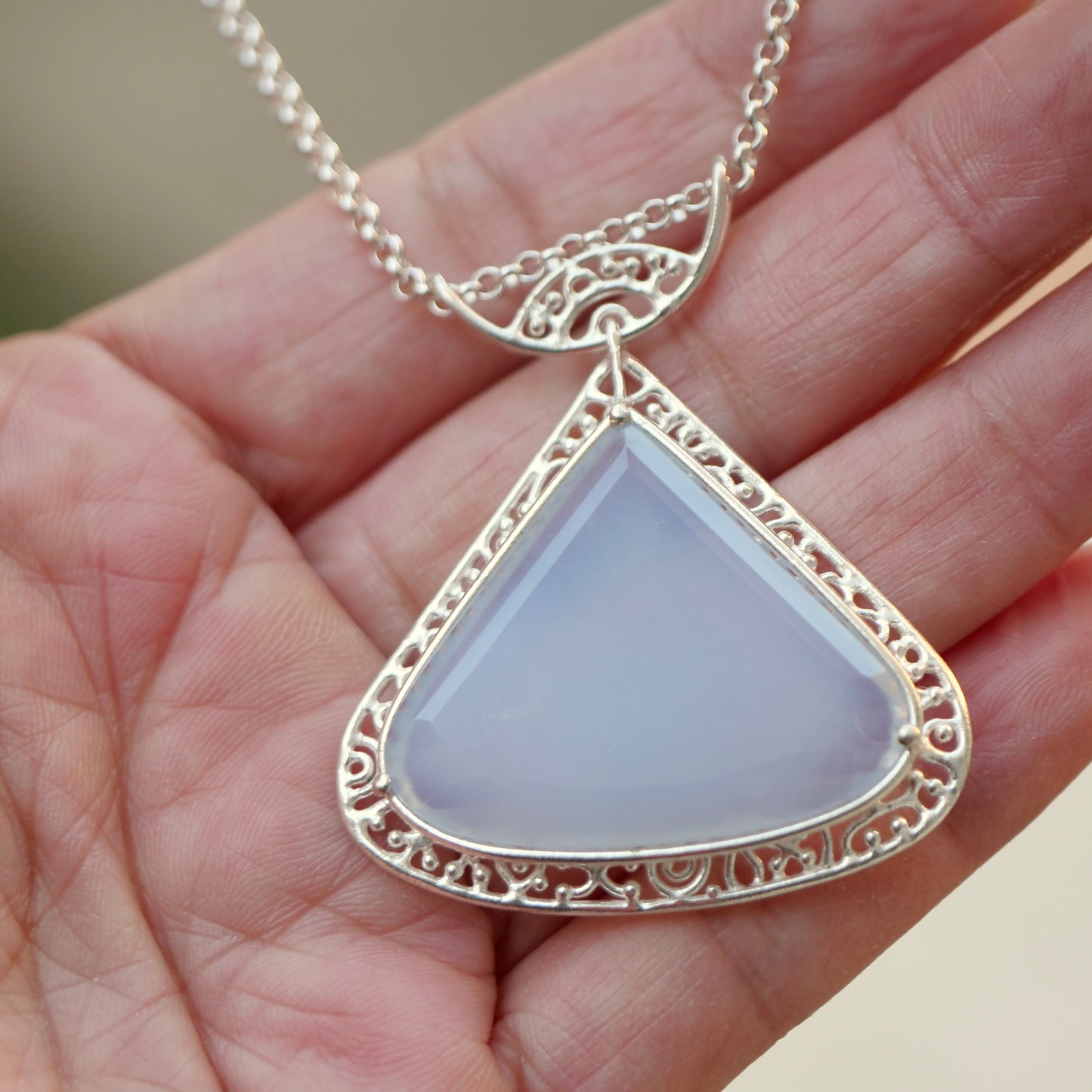 28. Blue Chalcedony Neckless / 22R-55