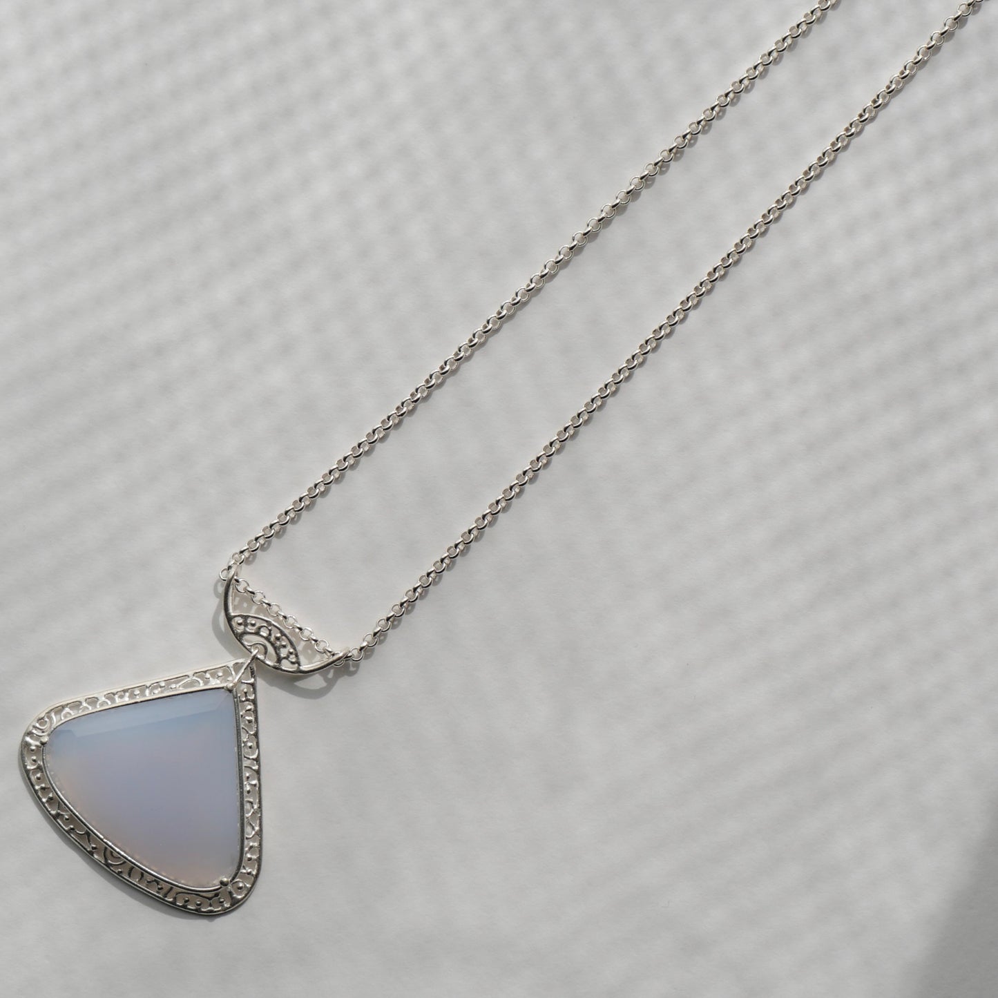 28. Blue Chalcedony Neckless / 22R-55