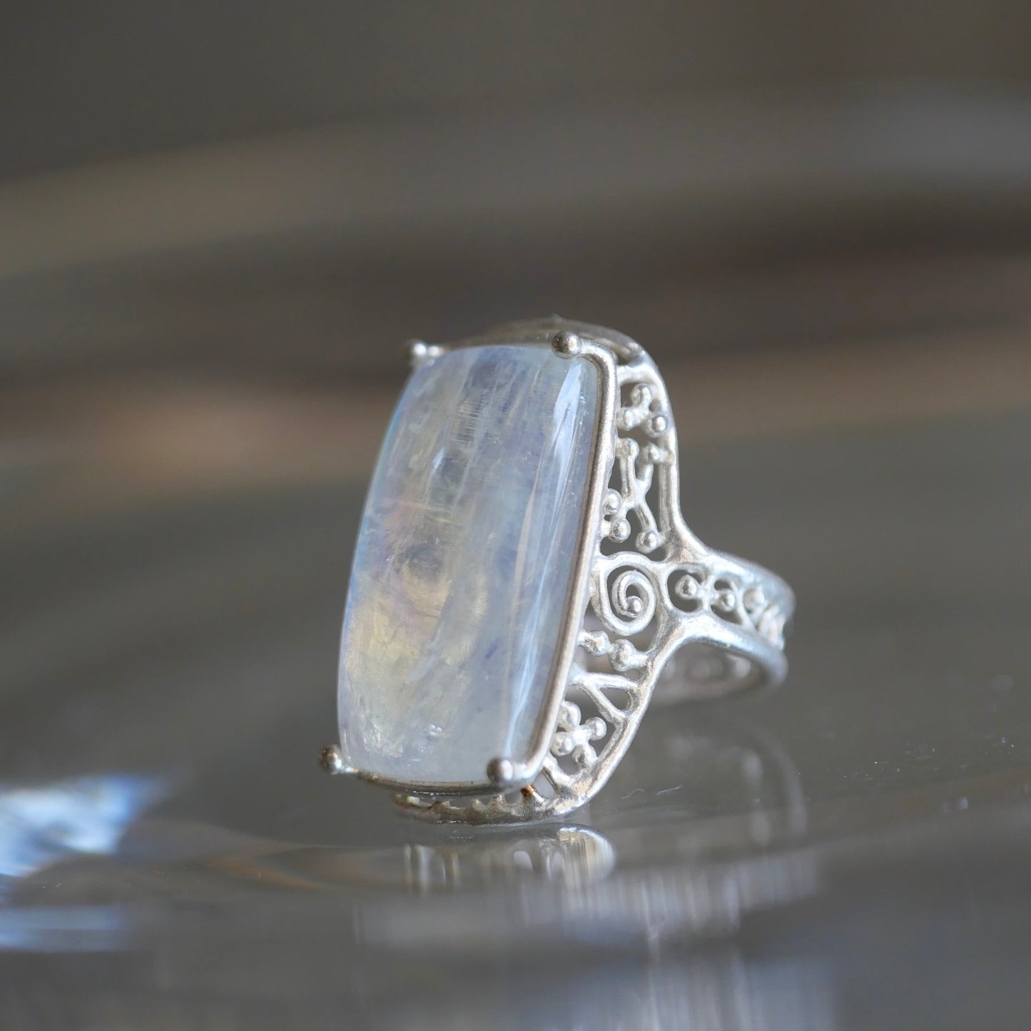 42. Rainbow Moonstone Silver Ring / 23 R-168