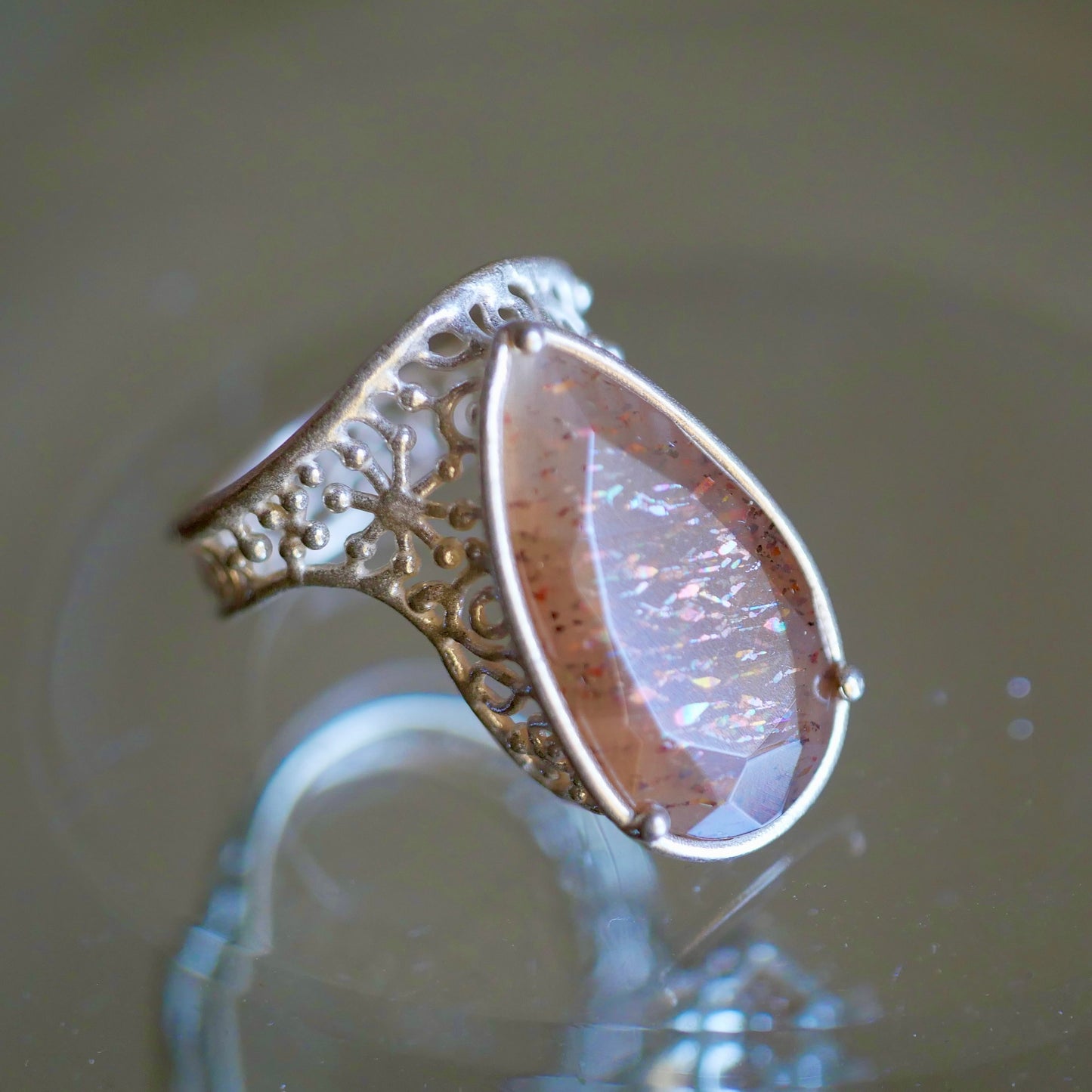 84. Confetti Sunstone Silver Ring / 24R-64