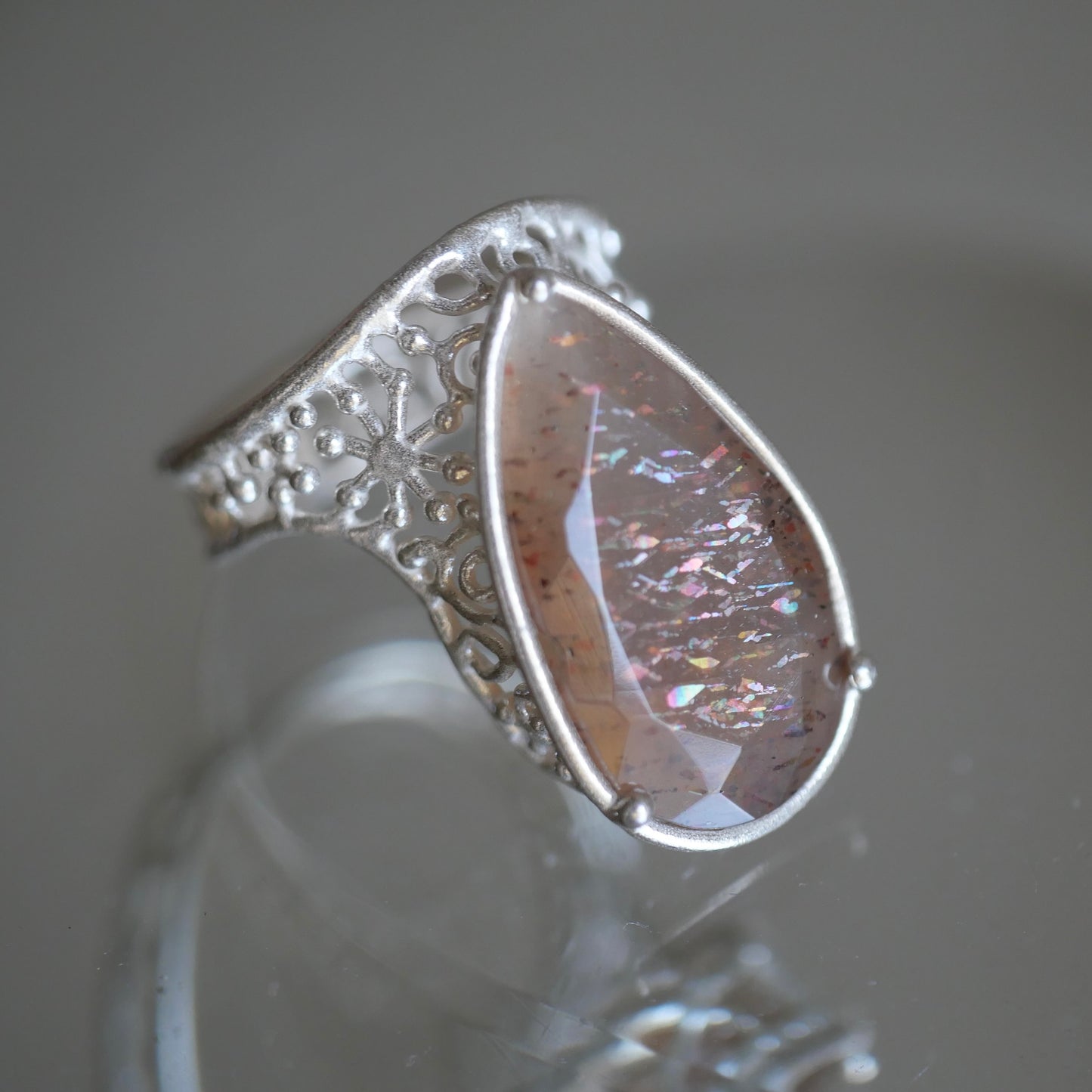 84. Confetti Sunstone Silver Ring / 24R-64