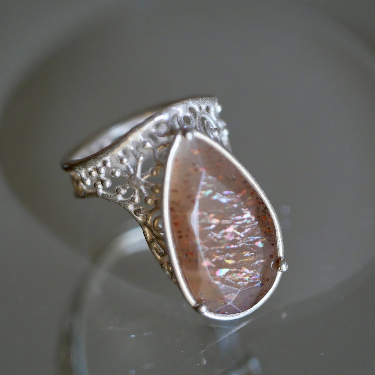 84. Confetti Sunstone Silver Ring / 24R-64