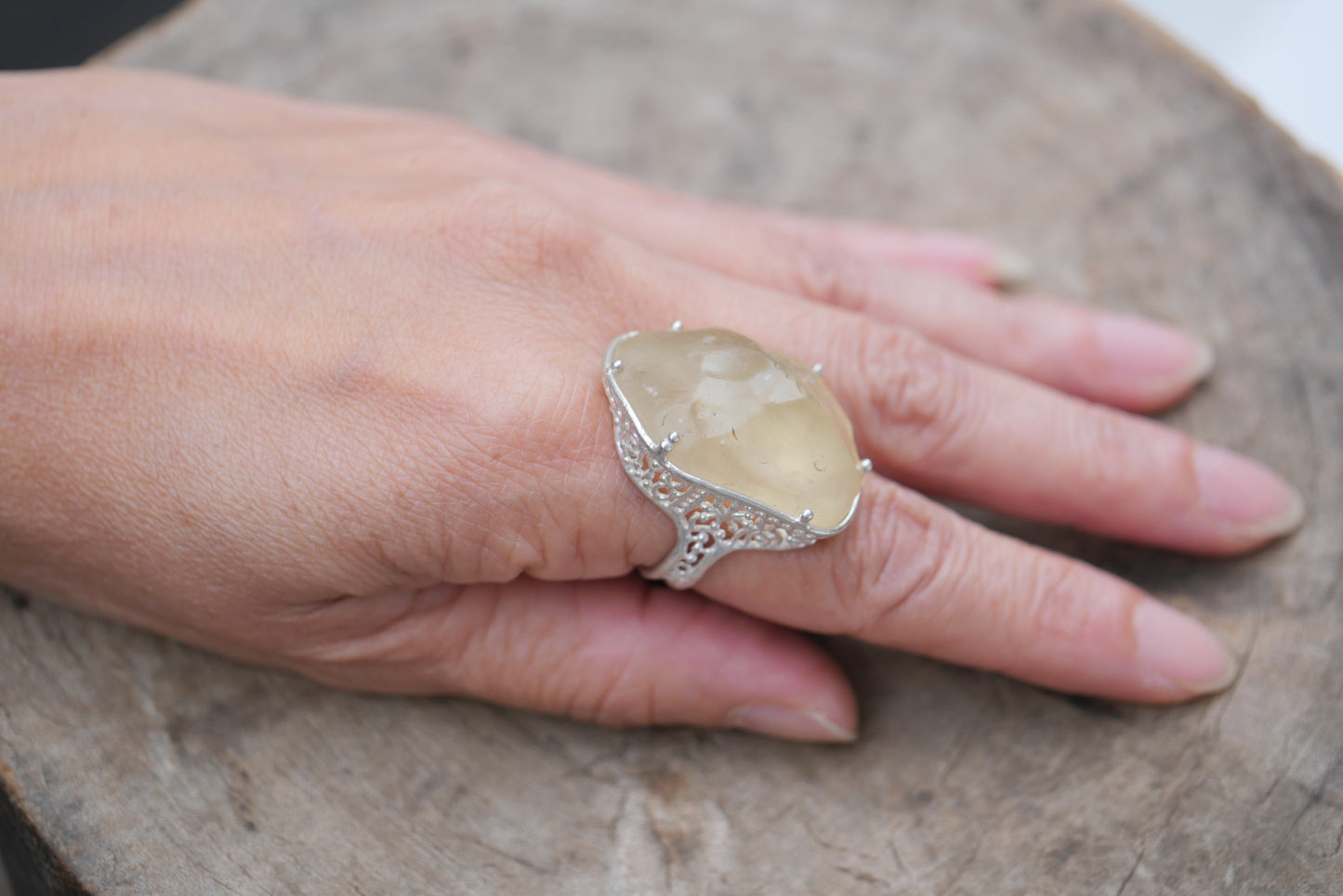 3. Libyan desert glass / R-33