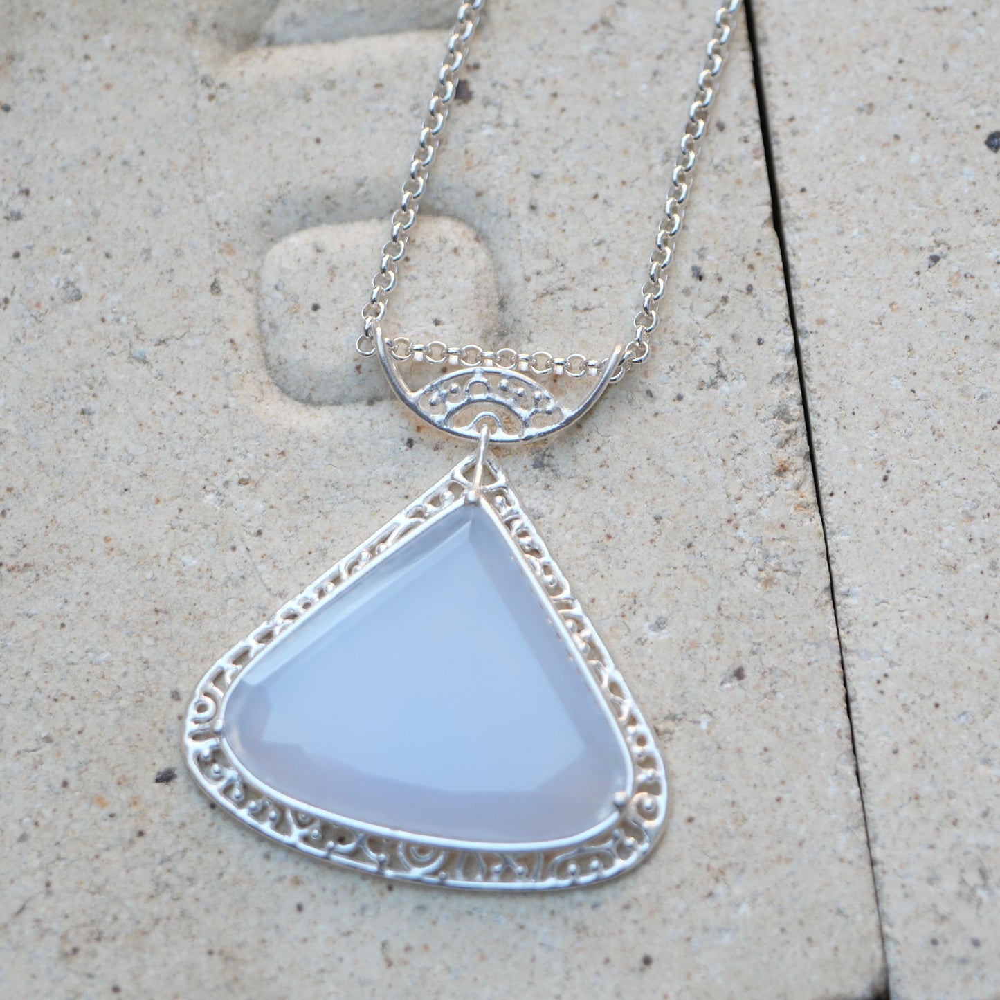 28. Blue Chalcedony Neckless / 22R-55