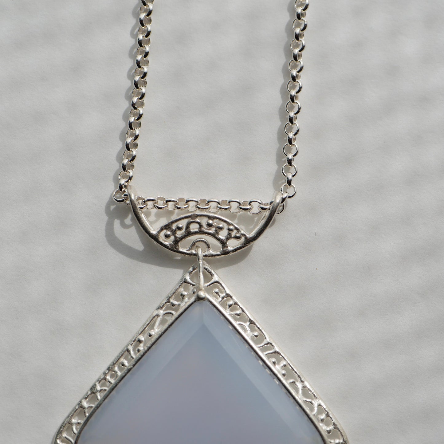 28. Blue Chalcedony Neckless / 22R-55